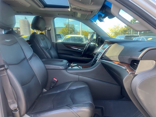 Used 2019 Cadillac Escalade Luxury AWD/4WD image 12