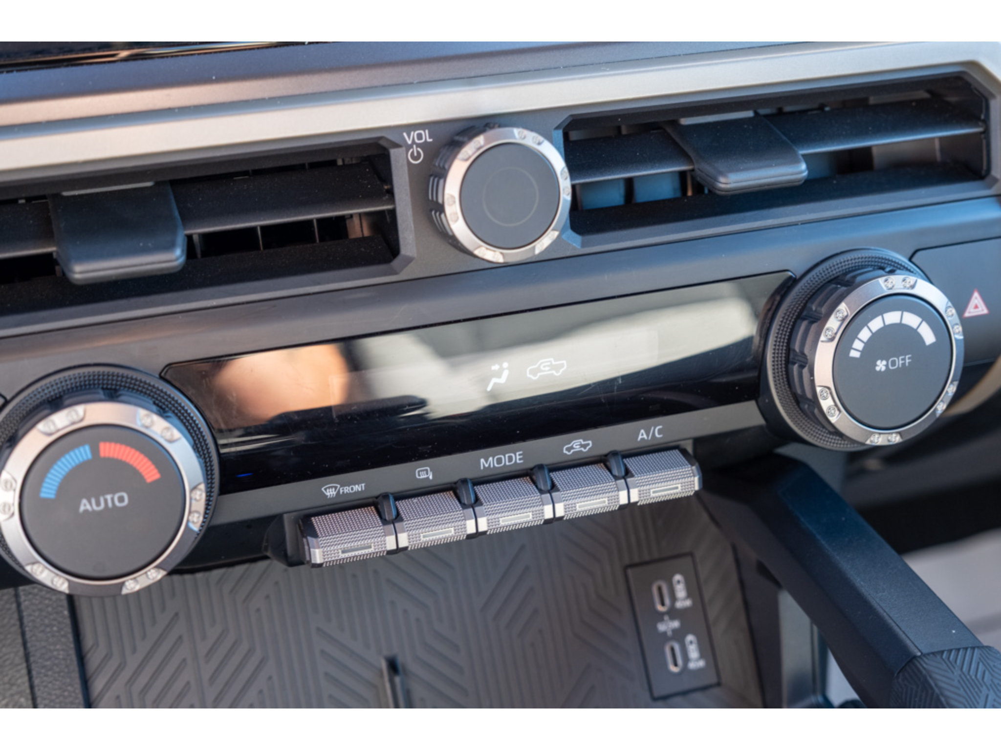 Used 2024 Toyota Tacoma TRD Off-Road AWD/4WD image 29