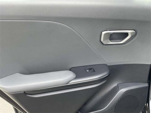 New 2025 Kia K4 LXS image 19