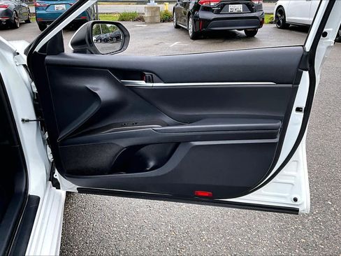 Used 2022 Toyota Camry SE w/ Convenience Package FWD image 22