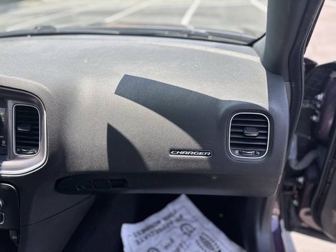 Used 2021 Dodge Charger SXT w/ Leather Interior Group RWD image 25