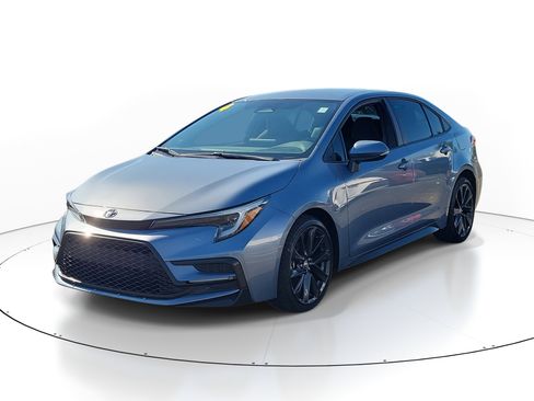 Used 2024 Toyota Corolla SE image 2
