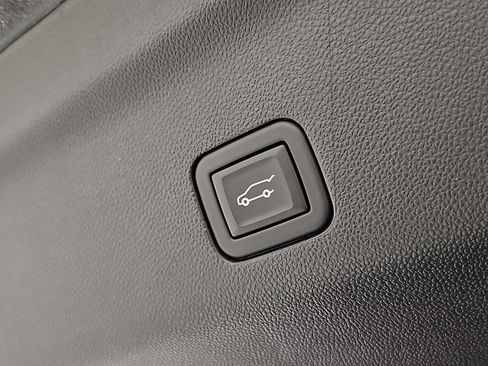 Used 2024 Cadillac Escalade ESV Luxury image 29