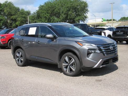 Certified 2024 Nissan Rogue SL FWD image 2