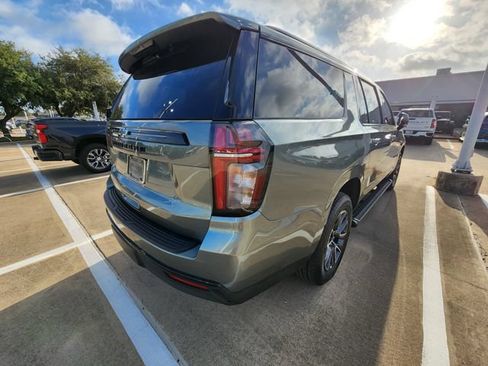 Used 2023 Chevrolet Suburban Z71 w/ Luxury Package AWD/4WD image 4