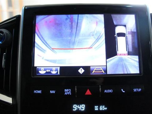 Used 2016 Toyota Land Cruiser image 20