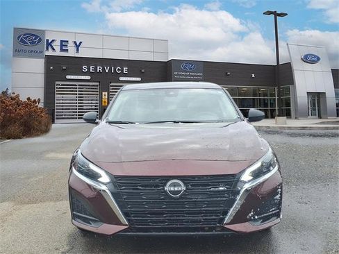 Used 2024 Nissan Altima 2.5 SV image 2