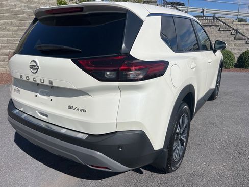 Used 2022 Nissan Rogue SV image 11