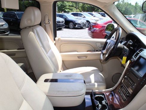 Used 2007 Cadillac Escalade ESV AWD w/ Information Package image 11