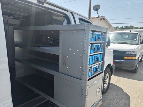 Used 2016 Chevrolet Express 2500 RWD image 3