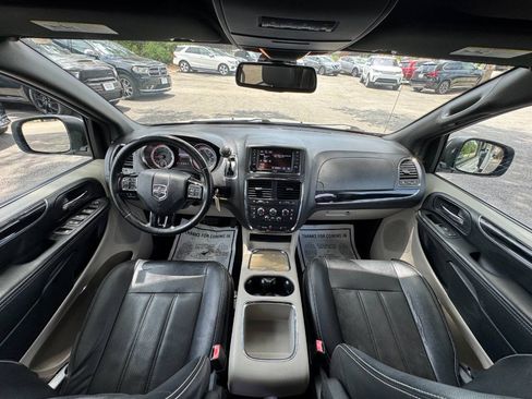 Used 2019 Dodge Grand Caravan SXT w/ Mopar Premium Addition Group FWD image 15
