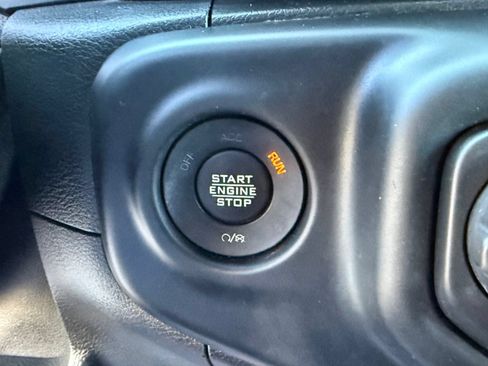 Used 2021 Jeep Wrangler Unlimited Sahara AWD/4WD image 32
