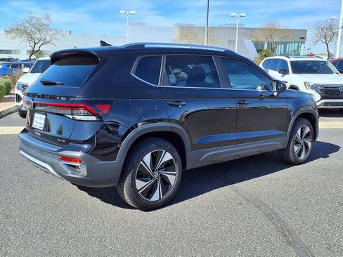 New 2025 Volkswagen Taos SE image 5