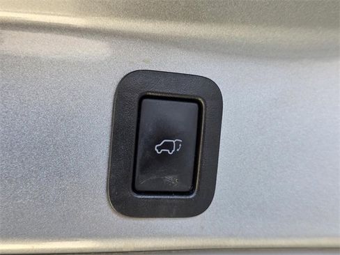 Used 2018 Toyota Highlander LE image 14