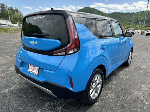 Used 2024 Kia Soul S FWD image 2