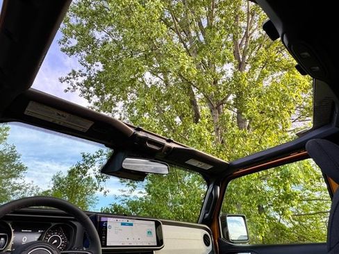 Used 2021 Jeep Wrangler Unlimited Sahara AWD/4WD image 17