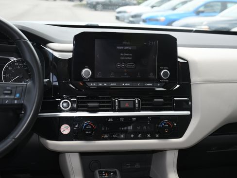 Used 2024 Nissan Pathfinder SV FWD image 16