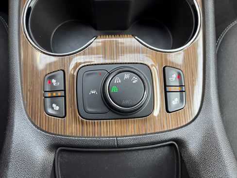 Used 2023 GMC Acadia SLE w/ Driver Convenience Package image 24