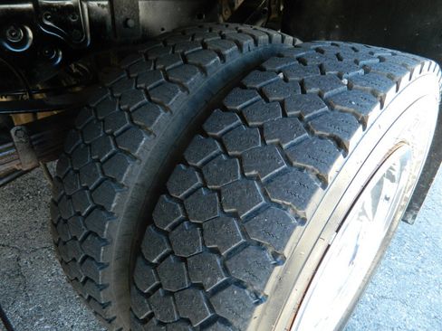 Used 2009 Ford F550 2WD Regular Cab Super Duty image 11