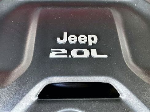 Used 2020 Jeep Wrangler Unlimited Sahara image 32