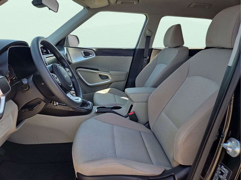 Used 2023 Kia Soul LX FWD image 13
