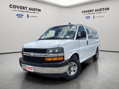 Used 2018 Chevrolet Express 3500 LT w/ LT Preferred Equipment Group RWD image 2