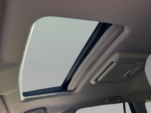 Used 2017 Honda Pilot Touring image 23