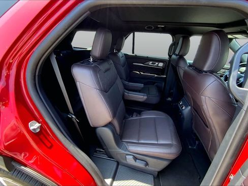 Certified 2025 Ford Explorer Platinum w/ Ultimate Package AWD/4WD image 20