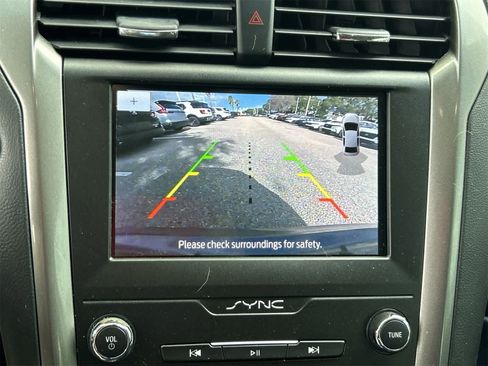 Used 2020 Ford Fusion SE image 22