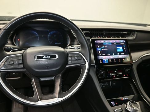 Used 2023 Jeep Grand Cherokee L Limited AWD/4WD image 23