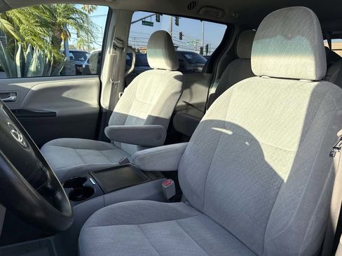 Used 2017 Toyota Sienna LE FWD image 8