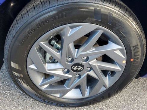 New 2024 Hyundai Elantra Blue image 6