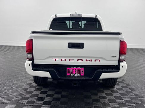 Used 2018 Toyota Tacoma TRD Off-Road AWD/4WD image 10