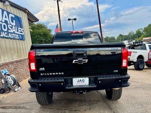 Used 2017 Chevrolet Silverado 1500 LTZ Z71 w/ LTZ Plus Package AWD/4WD image 11