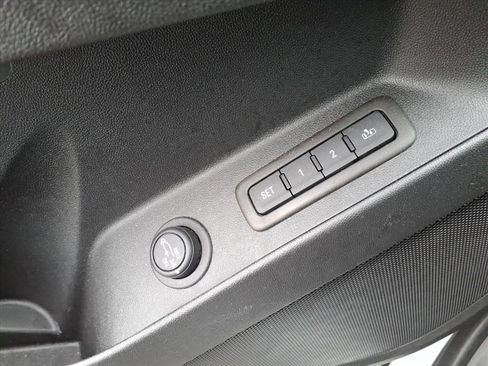 Used 2023 Chevrolet Equinox Premier FWD image 31