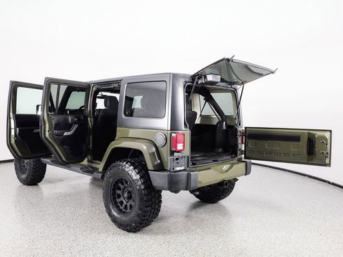 Used 2016 Jeep Wrangler Unlimited Sahara image 12