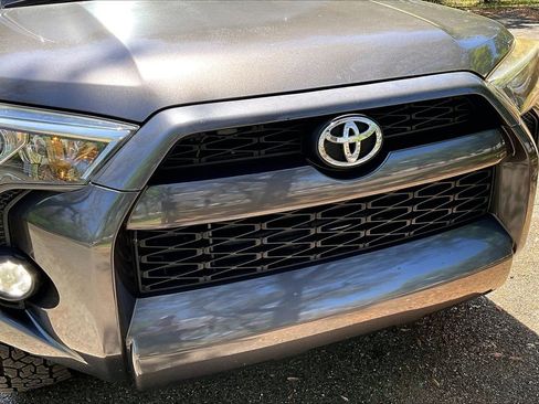 Used 2017 Toyota 4Runner SR5 Premium image 32