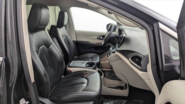 Used 2023 Chrysler Pacifica Touring-L FWD image 21