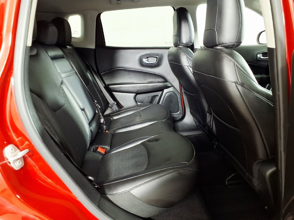 Used 2019 Jeep Compass Latitude FWD image 11