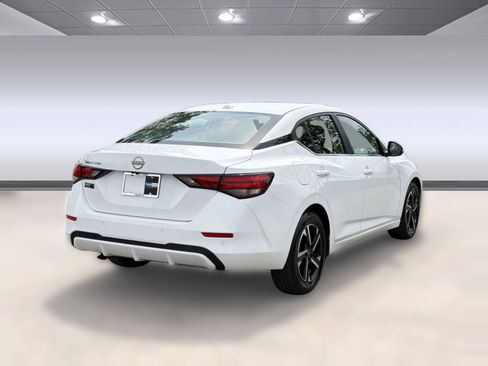 Used 2025 Nissan Sentra SV FWD image 9