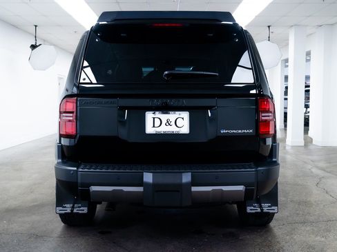 Used 2024 Toyota Land Cruiser image 5