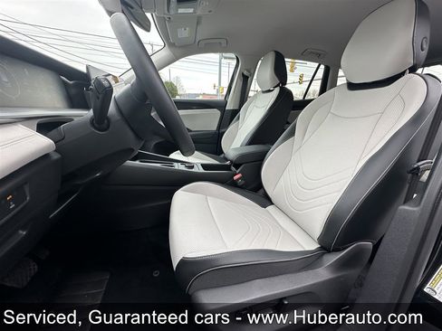 Used 2025 Volkswagen Tiguan SE AWD/4WD image 40