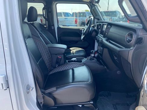 Used 2021 Jeep Wrangler Unlimited Sahara AWD/4WD image 14