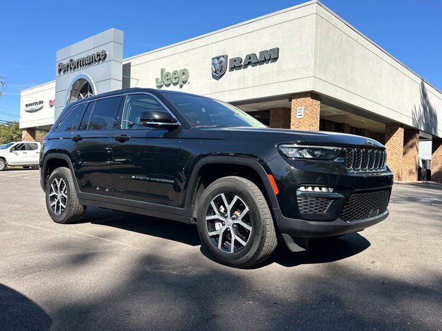 Used 2024 Jeep Grand Cherokee Limited AWD/4WD image 18