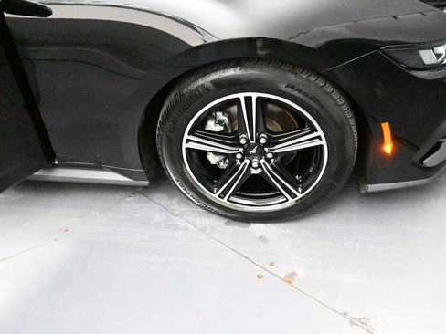 Used 2025 Ford Mustang Premium RWD image 10