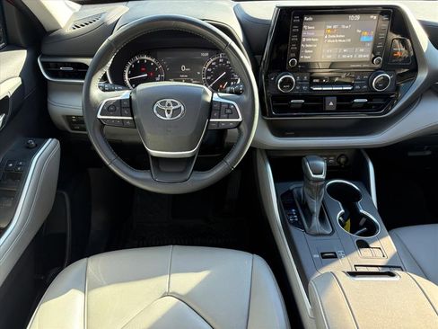 Used 2022 Toyota Highlander XLE image 21
