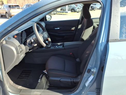 New 2026 Nissan Sentra SR w/ Floor Mat Package FWD image 5