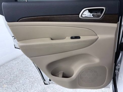 Used 2016 Jeep Grand Cherokee Laredo RWD image 22