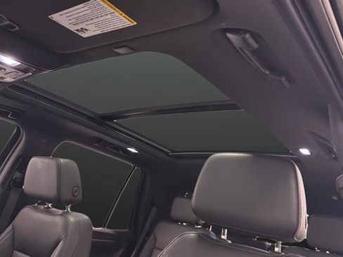 Used 2023 Chevrolet Tahoe Z71 w/ Luxury Package AWD/4WD image 12