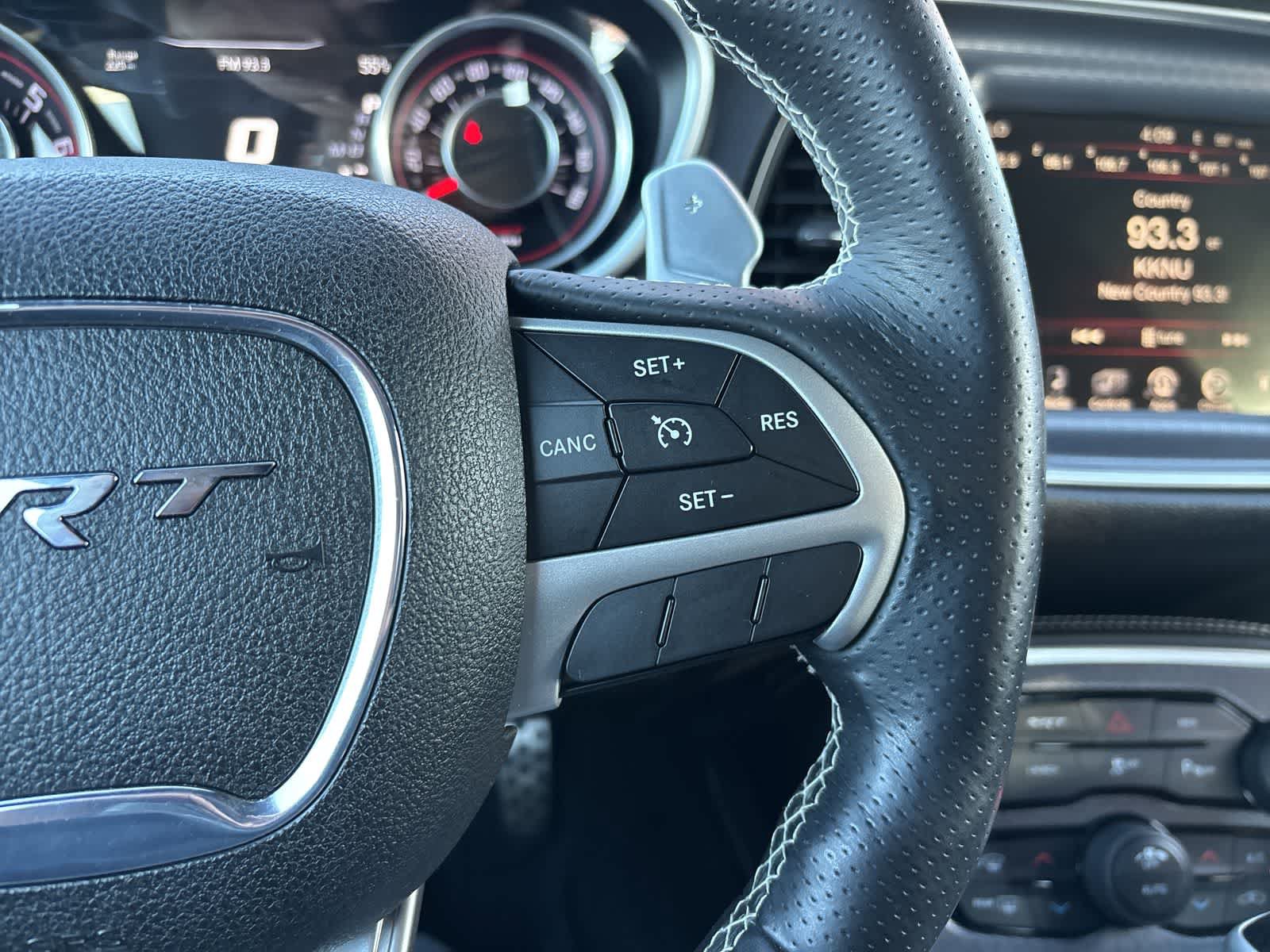 Used 2015 Dodge Challenger SRT RWD image 13